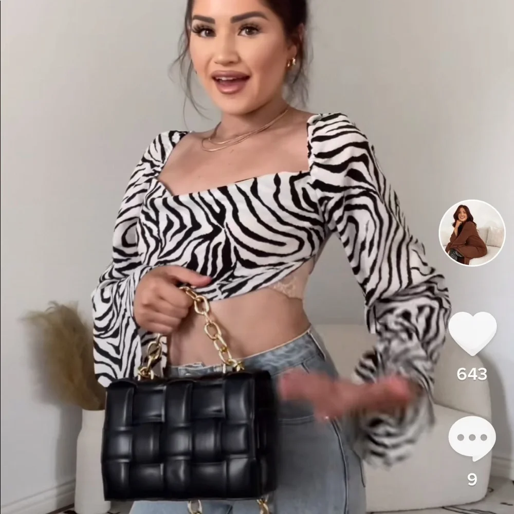 Miss Lola Wild Getaway Top - Picture 2 of 2